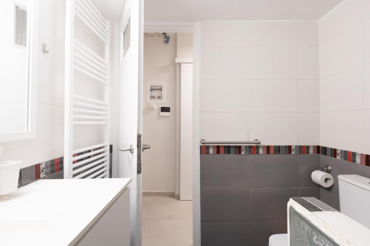 Modern 2-Bedroom Apt, 200M From The Acropolis Athen Exterior foto